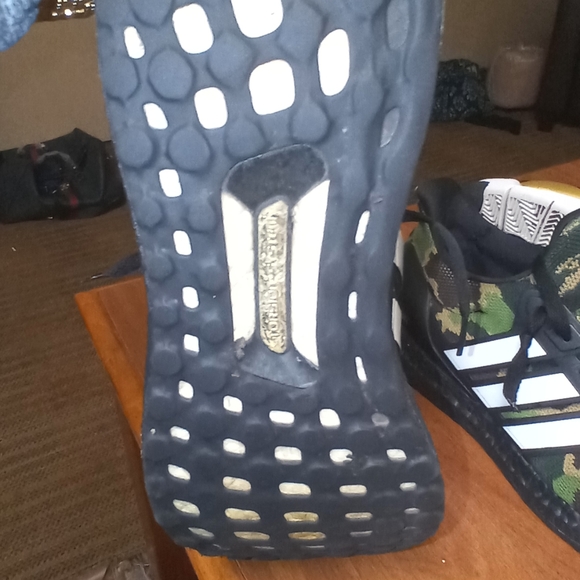 Adidas Ultraboost - Picture 4 of 12